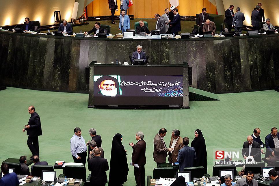 نمایندگان مجلس نماز آیات اقامه می کنند کنندگان مجلس نماز آیات اقامه می کنند