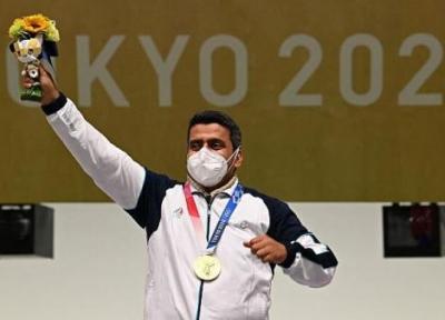 قهرمان تیراندازی المپیک مدالهای خود را به موزه آستان قدس رضوی اهدا کرد