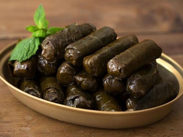 طرز تهیه دلمه برگ مو شیراز خوشمزه و مجلسی به 2 روش