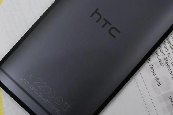 HTC از مدل های قدیمی سامسونگ کپی برداری می نماید!