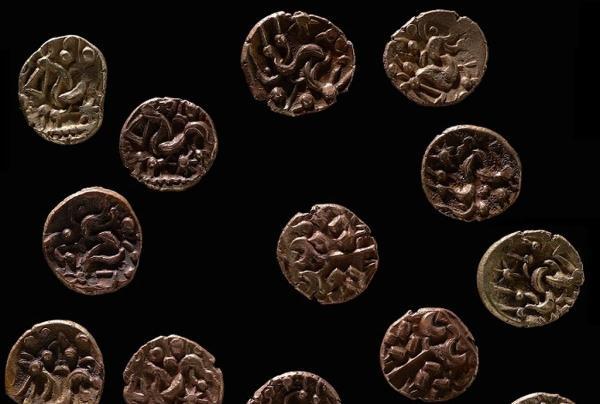 کشف گنجینۀ سکه های طلایی عجیب در ولز